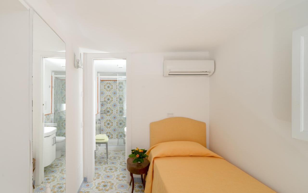 I Tre Soli Apartments By Caprirooms Eksteriør billede