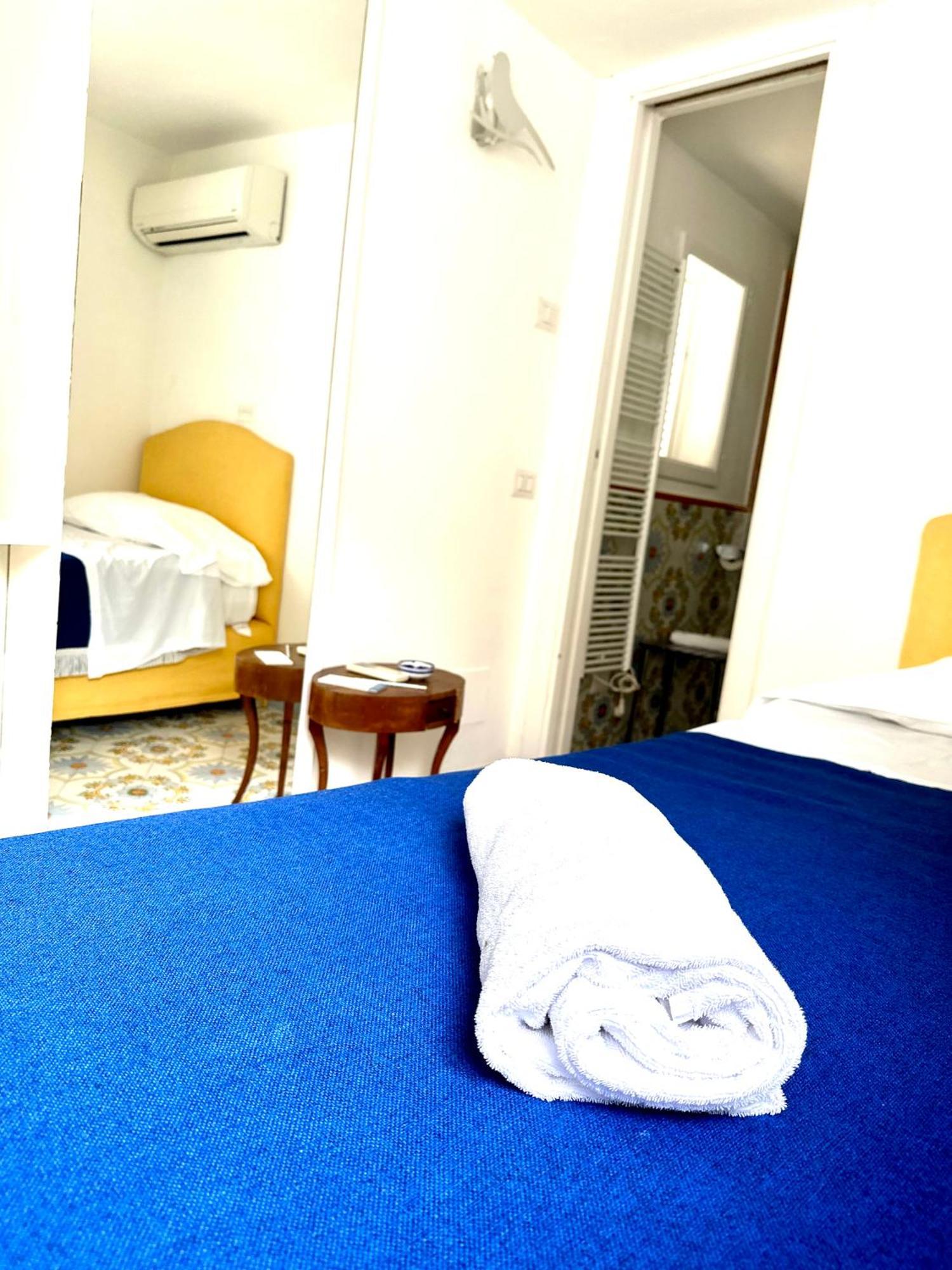 I Tre Soli Apartments By Caprirooms Eksteriør billede