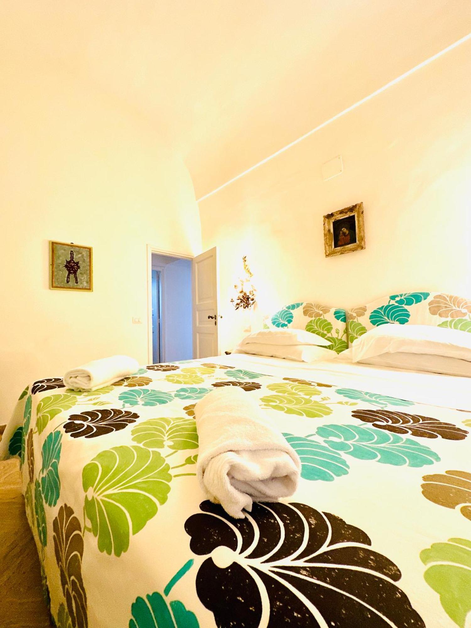 I Tre Soli Apartments By Caprirooms Eksteriør billede
