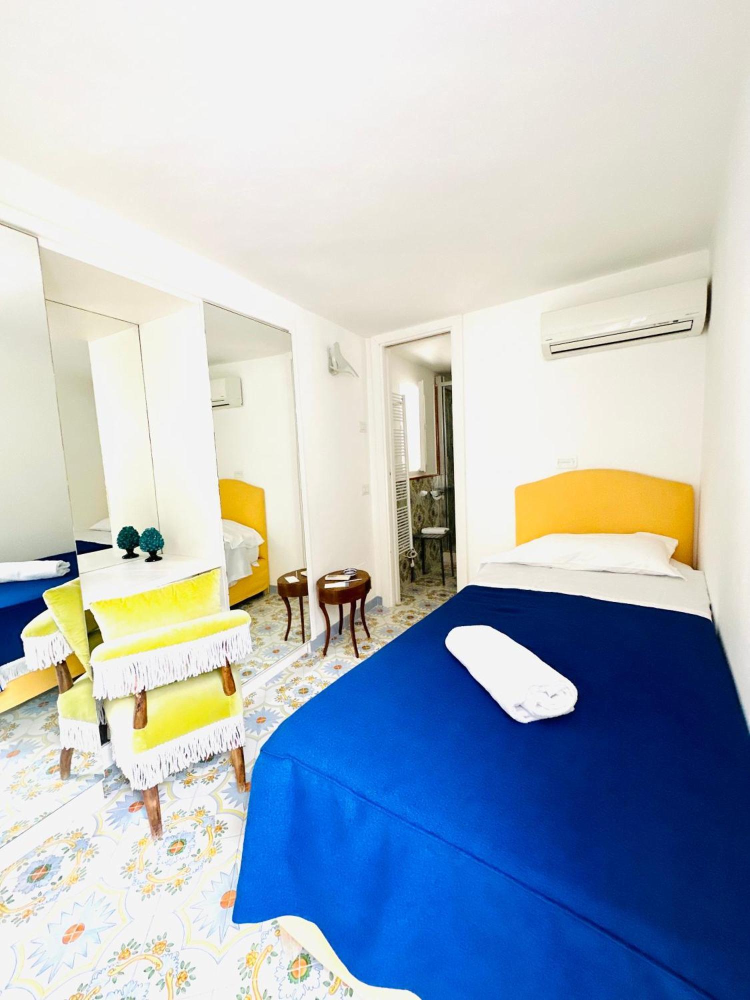 I Tre Soli Apartments By Caprirooms Eksteriør billede